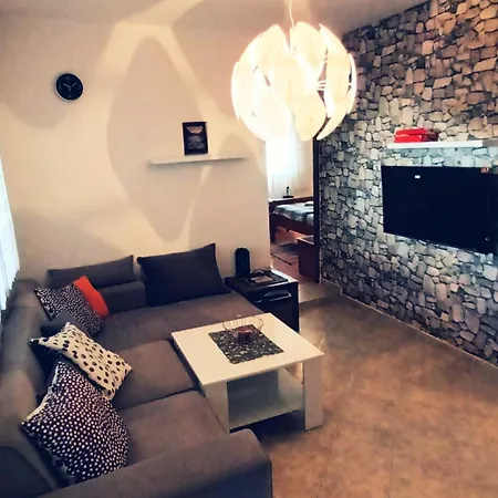 Ana Apartment Vir