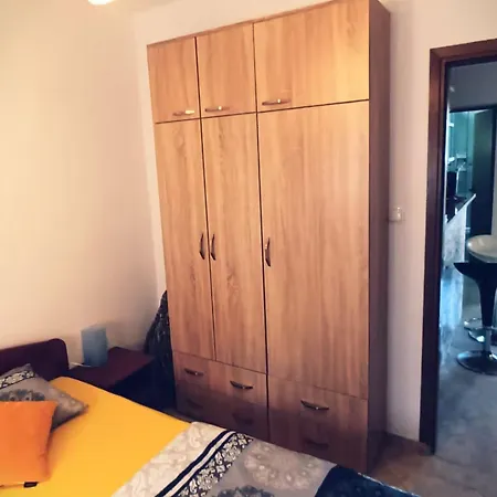 Ana Apartment Vir